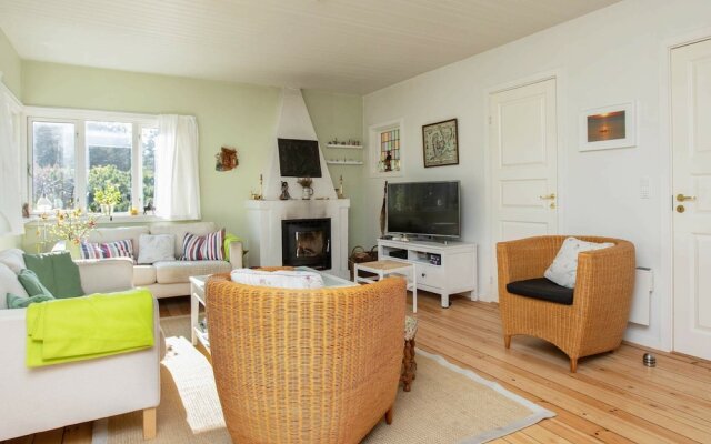 Chic Holiday Home in Hovedstaden near Sea