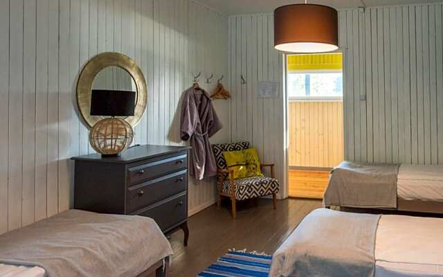 Saarj¿e puhkemaja tuba koos hommikus¿¿giga