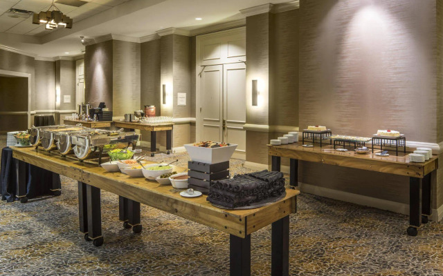 Hilton Alexandria Old Town