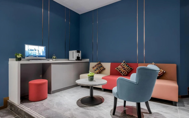 Yitel Collection (Shanghai Hongqiao Gubei Road, Yili Road Metro Station)