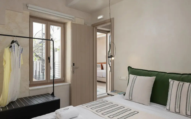 Sutor Chic Manor