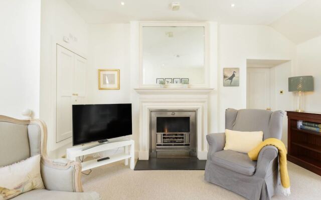 Picturesque Mews House on Cosy Cobbled Street