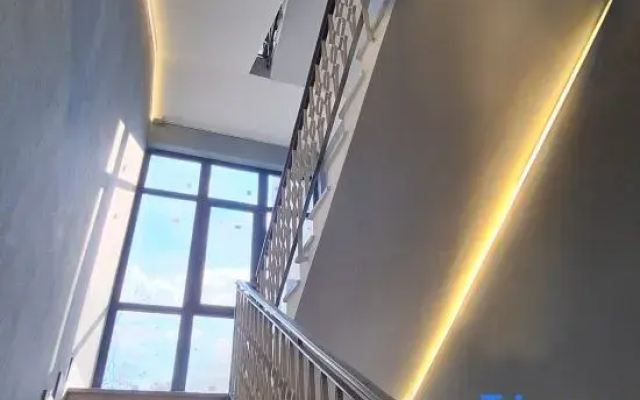 Hotel Revolution