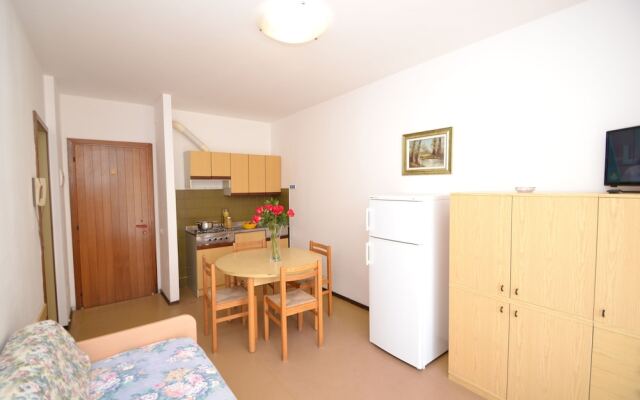 Sunny Apartment Right by the Beach