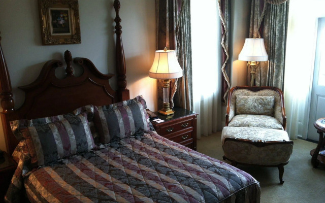 Market Pavilion Hotel