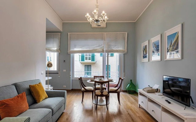 Light Apartment in Albaro