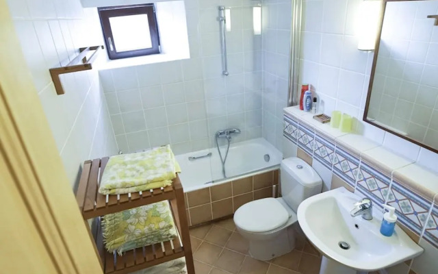 Holiday Home With Garden in Leonidio