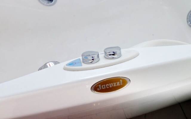 Hintown Chic & Boutique