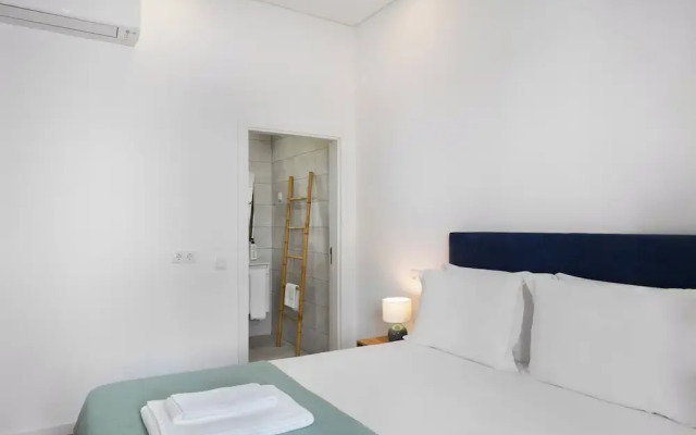 Faro DAZ House by Get Your Stay