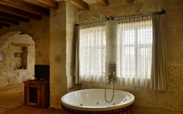Seki Cave Suites