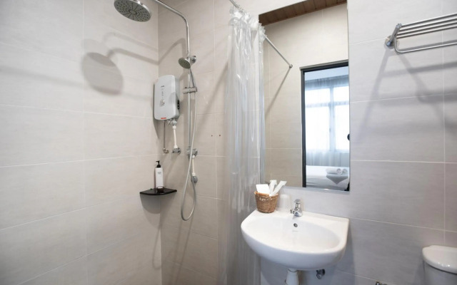 B Street Hotel
