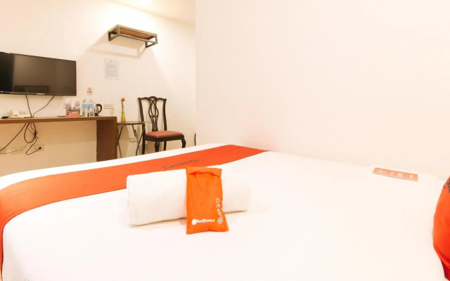 RedDoorz Plus Near Bamboo Organ Las Piñas