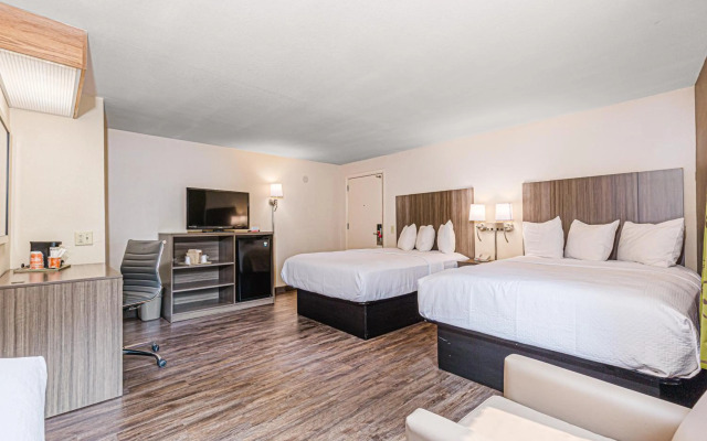 Econo Lodge Cherokee Near River Park