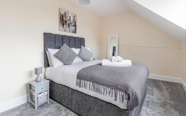 Beautiful 4 Bed House Worcester City Centre