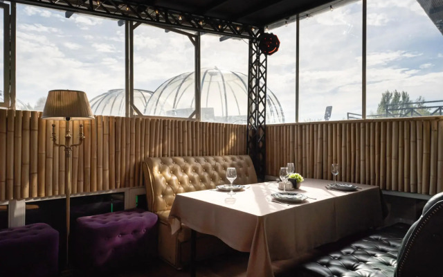 Salut New Moscow Hotel