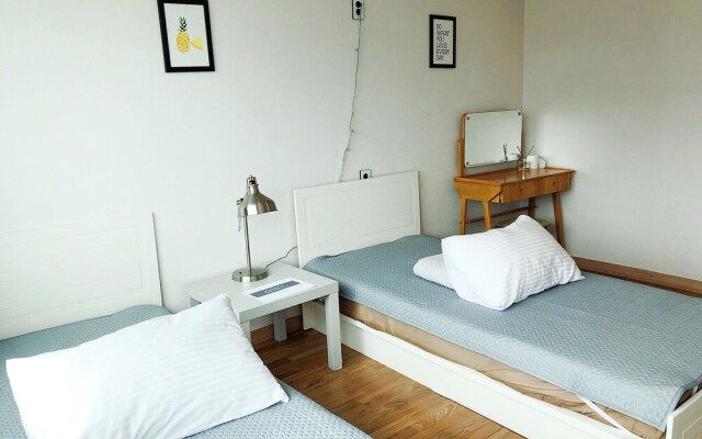 Flat B Hostel - Hostel