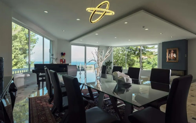 Mont Bleu Luxury Villa