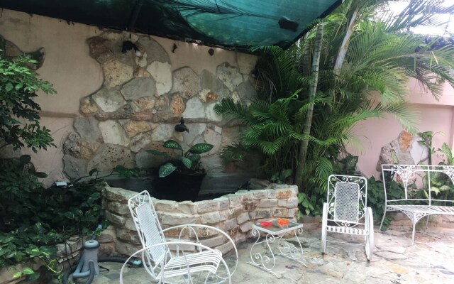 6 Bedrooms Pool Villa