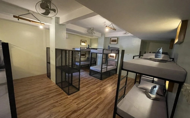 Outpost Hostel - Coron - Adults Only