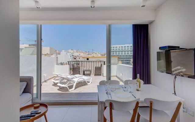Cosy 1BR Penthouse With Terrace, Great Location