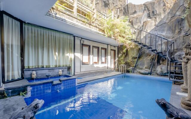 RedDoorz near Art Centre Bali