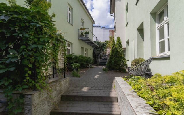 Krakow Two-storey Apartment by Renters