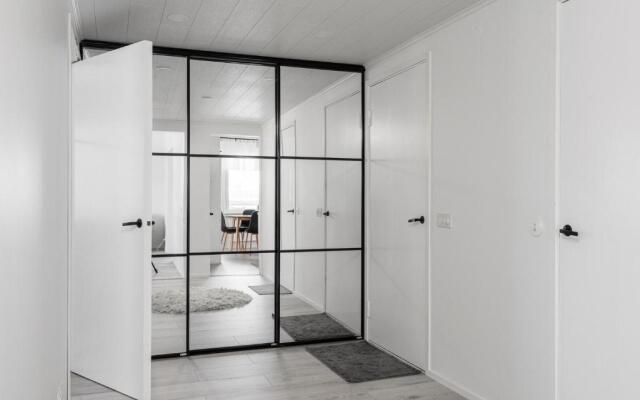 Fresh 2BR-apartment with FREE parking