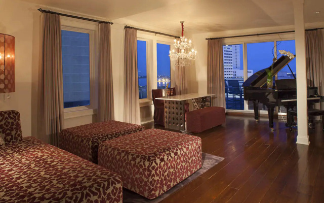 International House Hotel