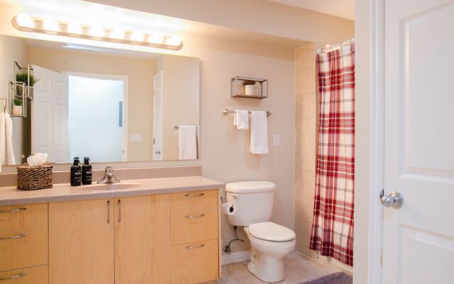 Nederland Getaway 4 Bedroom Home by RedAwning