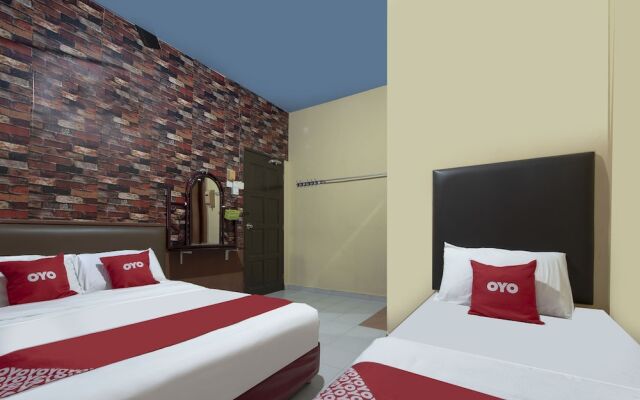 Spot On 90305 Hen Hen Hotel