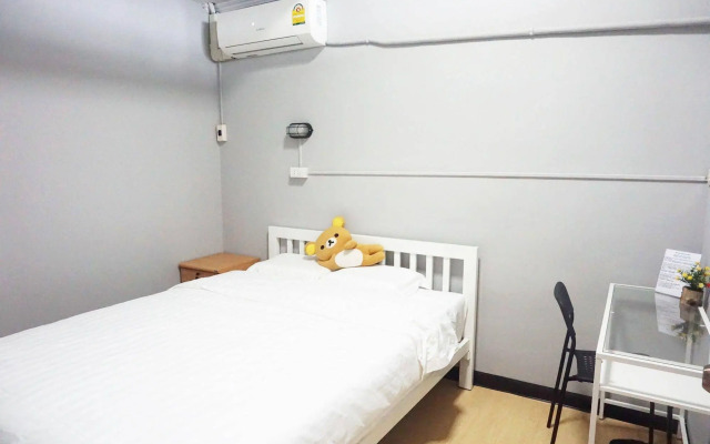 Moumou Hostel
