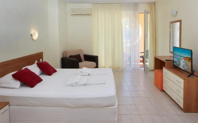 Pollo Resort Mikosta Apartments
