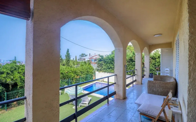 Pretty Apartment With Balcony