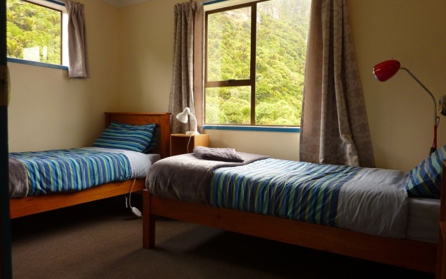 Te Hui House – Guest Rooms – Punakaiki
