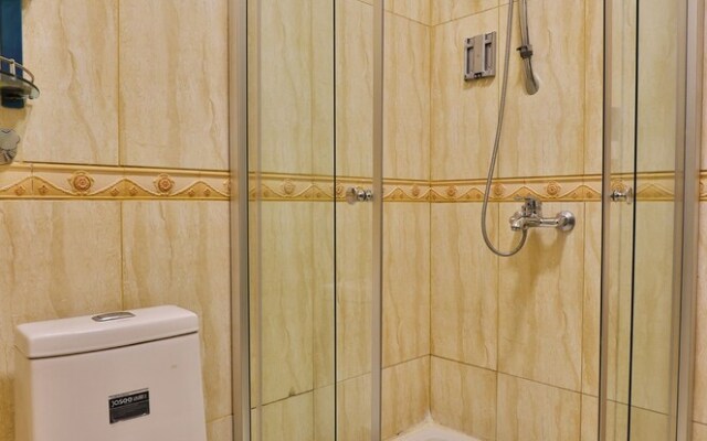 OYO 227 The New Address Hotel
