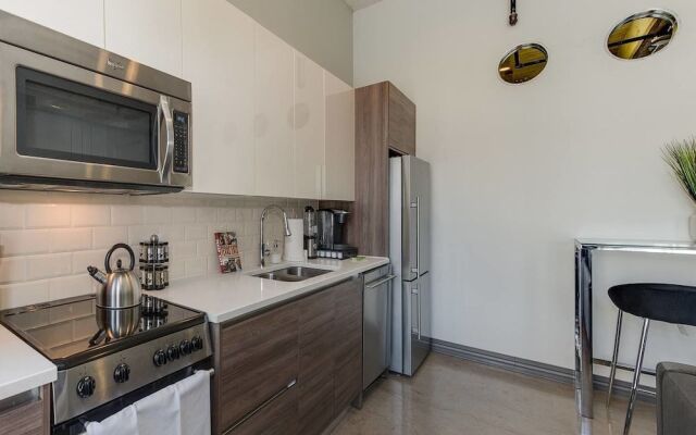 Brand New Stunning Unit Downtown