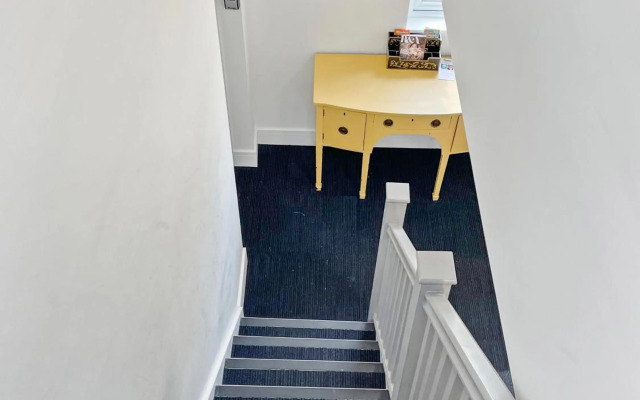 EasyStays - Modern Apartments in Windsor with Parking