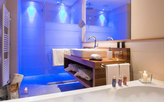 Hotel Emmy - five elements
