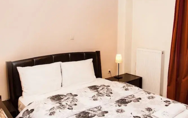 Spacious Apartment in Neos Kosmos