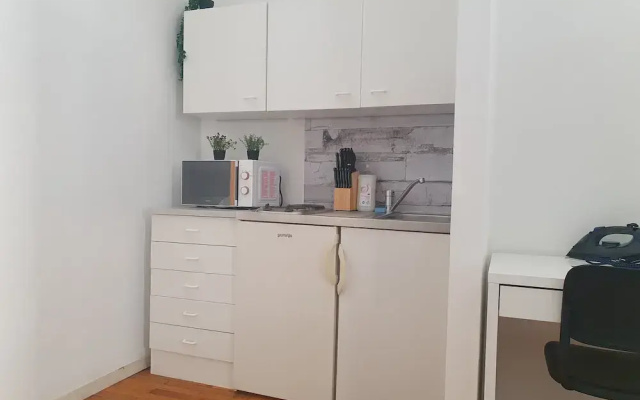 Modern 2BR Apartment Near Rennweg