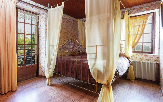 Authentic Holiday Home in Puy-l'evêque With Swimming Pool