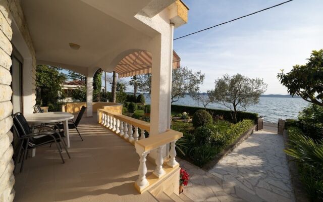 Villa Petar 1 - 10m From sea - H