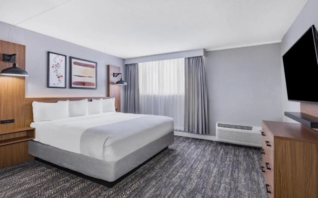 Clarion Hotel & Suites