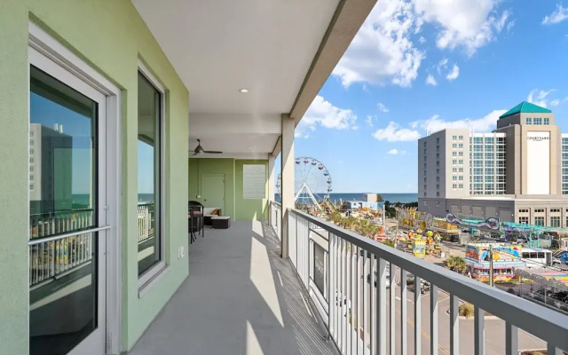 Boardwalk Pent House by Carolina Retreats