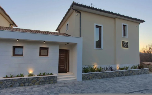 Villa Lady With Heated Pool Jacuzzi and Sauna