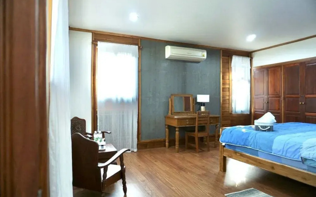 Tha Ma-O Bouteak Homestay