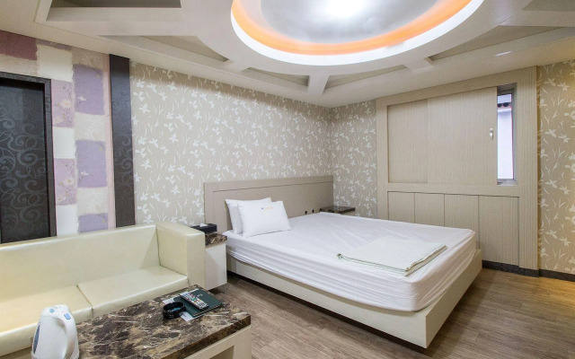 2 Days and 1 Night Hotel