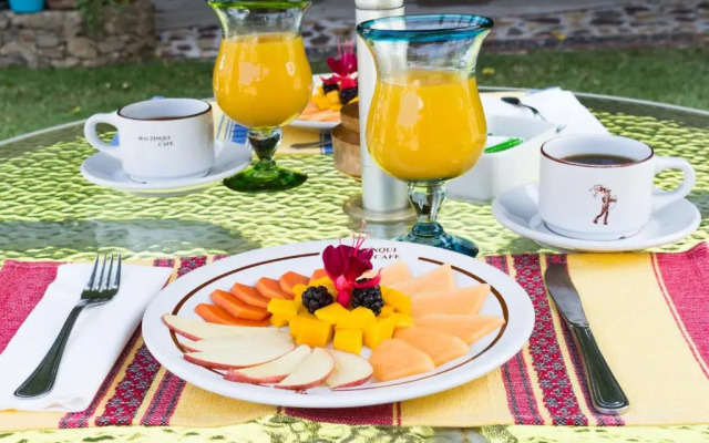 Paradise Hotel Boutique & Lounge