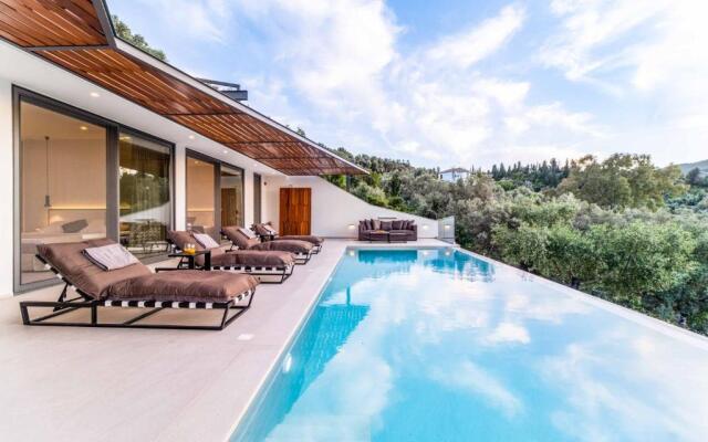 Villa Beyond the Horizon