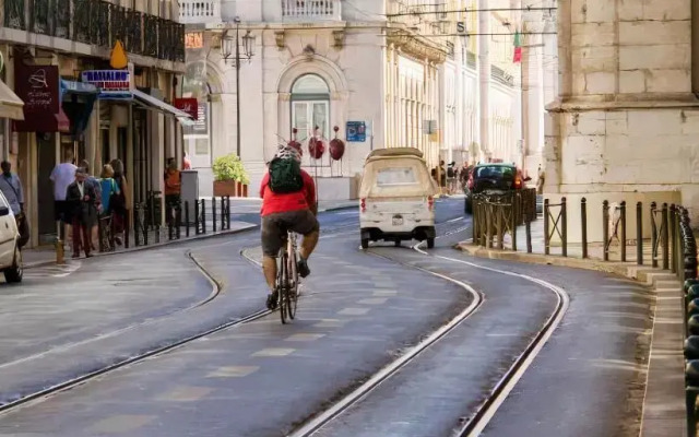 Arsenal 108 3 E - Light Downtown Chiado and River
